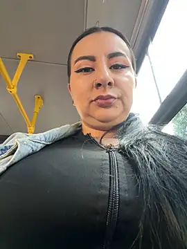 Abril Luv online show from 11-12-25, 12:05