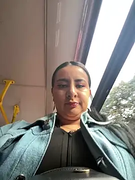 Abril Luv online show from 12-21-25, 11:50