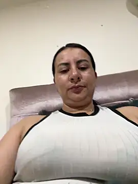 Abril Luv online show from 03-25-26, 01:44