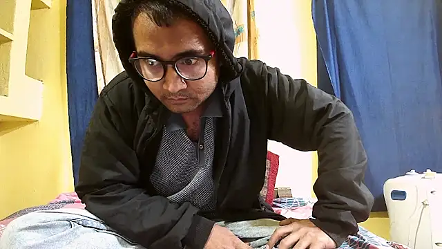 Cute boy2000 online show from 12-31-24, 10:12