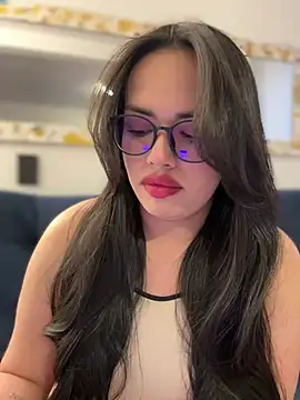 Snapshot of andra_rose chatting on 03-05-25, 11:05 andra rose online show from 03-05-25, 11:05