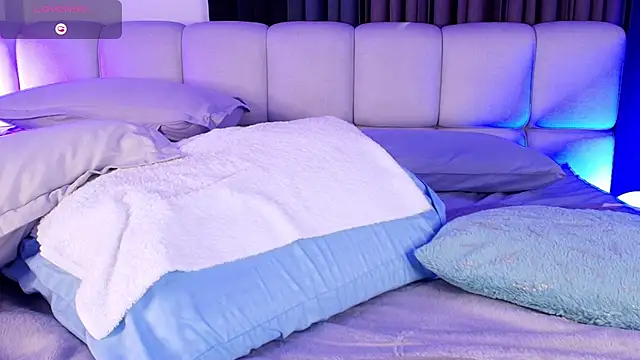 sweetieluna01 online show from 04-18-26, 07:58