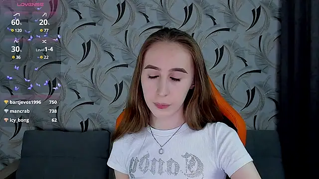 Snapshot of _mira_cle_ chatting on 01-22-25, 03:20 mira cle online show from 01-22-25, 03:20