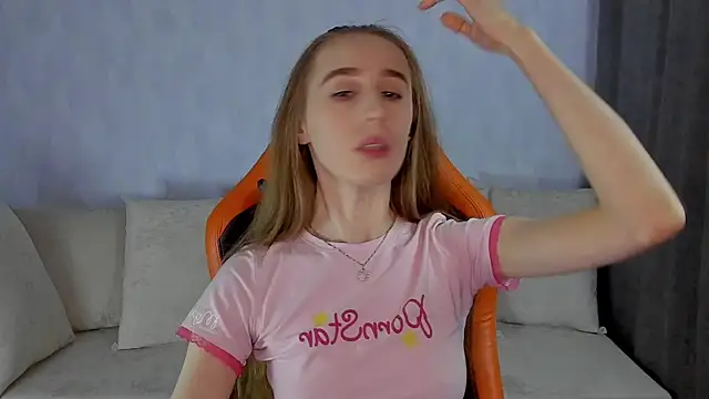 Snapshot of _mira_cle_ chatting on 11-06-25, 11:04 mira cle online show from 11-06-25, 11:04