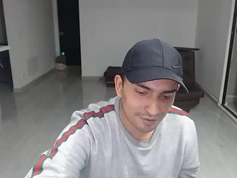 Snapshot of Uncut_Hairy_Dick chatting on 10-28-25, 06:17 Uncut Hairy Dick online show from 10-28-25, 06:17