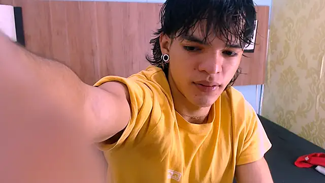 Snapshot of AlbertBernal69 chatting on 02-10-25, 02:19 AlbertBernal69 online show from 02-10-25, 02:19