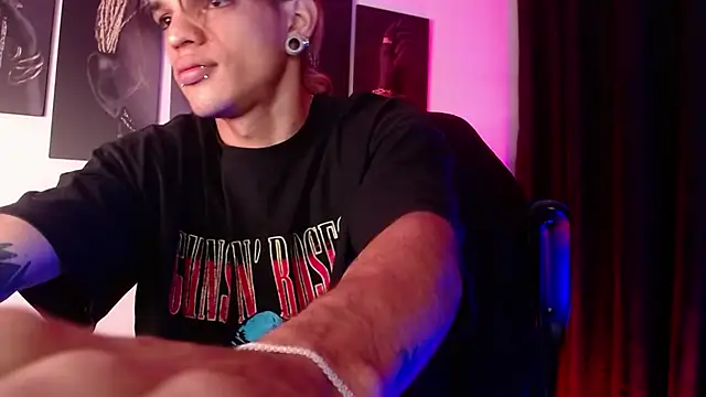 Snapshot of AlbertBernal69 chatting on 11-13-25, 11:42 AlbertBernal69 online show from 11-13-25, 11:42