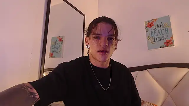 Snapshot of AlbertBernal69 chatting on 11-20-25, 02:23 AlbertBernal69 online show from 11-20-25, 02:23