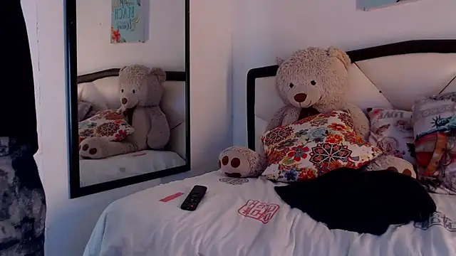 Snapshot of AlbertBernal69 chatting on 11-24-25, 03:06 AlbertBernal69 online show from 11-24-25, 03:06