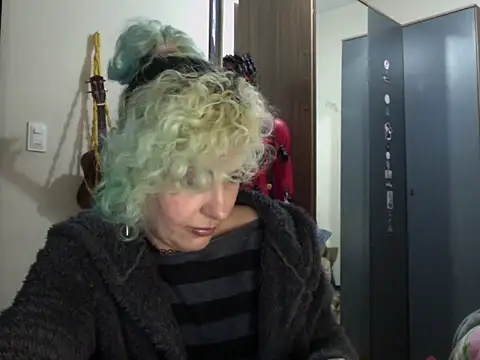 Snapshot of MariLouM chatting on 06-25-26, 08:57 MariLouM online show from 06-25-26, 08:57