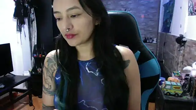 Snapshot of AngelaQueen_ chatting on 10-14-25, 04:41 AngelaQueen online show from 10-14-25, 04:41
