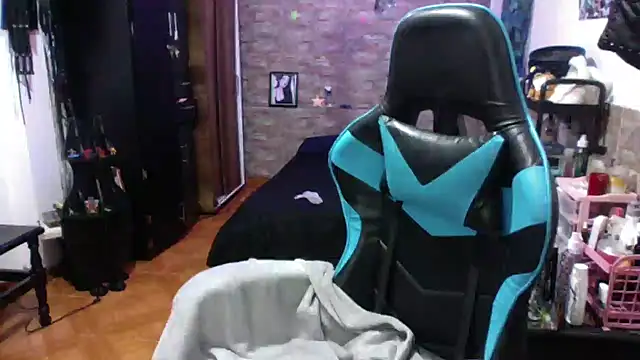 AngelaQueen  online show from 11-13-25, 05:45