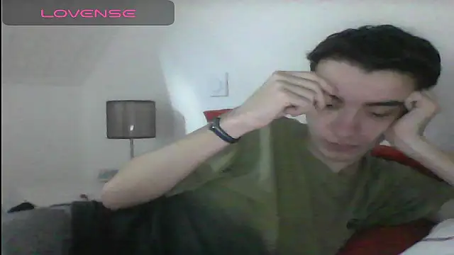 Snapshot of Tombgy07 chatting on 02-25-25, 01:17 Tombgy07 online show from 02-25-25, 01:17