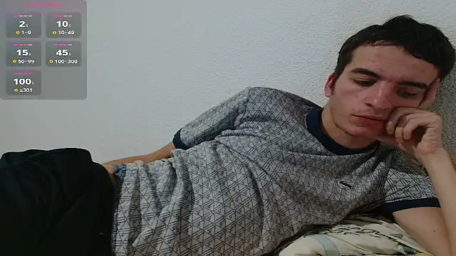 Snapshot of Tombgy07 chatting on 10-13-25, 07:14 Tombgy07 online show from 10-13-25, 07:14