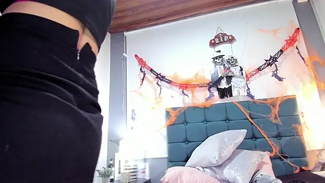 charlott lens online show from 10-31-25, 02:29