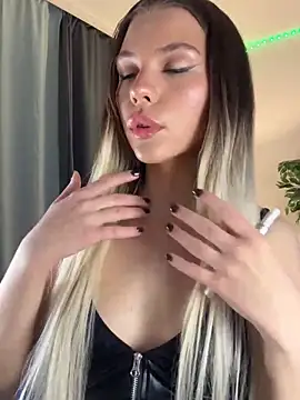 Snapshot of KittyKatyDream chatting on 02-09-25, 03:45 KittyKatyDream online show from 02-09-25, 03:45