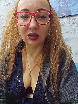 Snapshot of LybovNTV chatting on 11-08-25, 03:50 LybovNTV online show from 11-08-25, 03:50