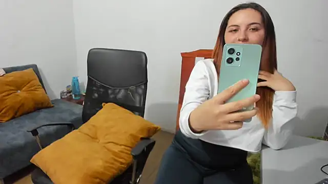  girls on fire  online show from 02-14-25, 11:53