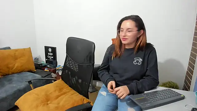  girls on fire  online show from 03-01-25, 02:26