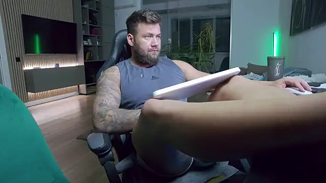 UbbeViking online show from 10-30-25, 04:41