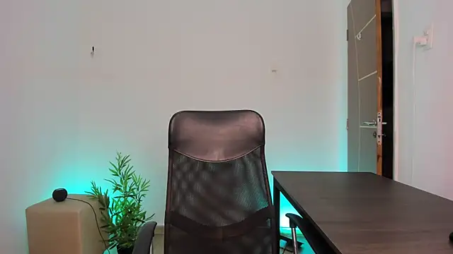 Snapshot of camille-rose chatting on 02-24-25, 09:41 camille-rose online show from 02-24-25, 09:41