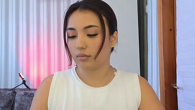 Snapshot of lily__foster chatting on 09-10-25, 12:05 lily foster online show from 09-10-25, 12:05