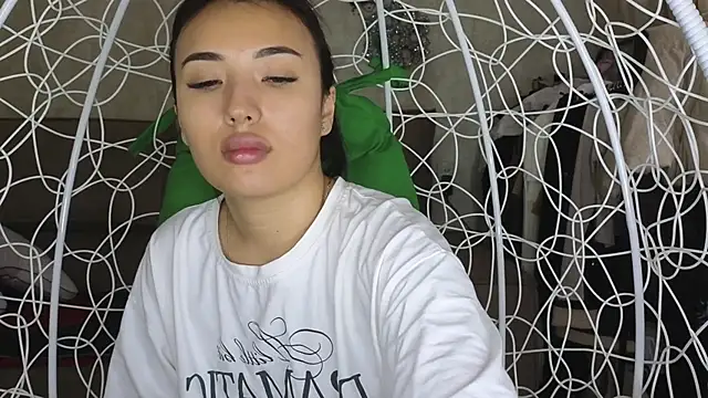 Snapshot of lily__foster chatting on 10-15-25, 05:29 lily foster online show from 10-15-25, 05:29