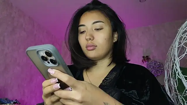 Snapshot of lily__foster chatting on 12-18-25, 06:47 lily foster online show from 12-18-25, 06:47