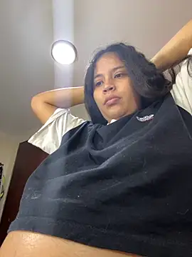 Snapshot of moncerrat_luna chatting on 10-17-25, 09:06 moncerrat luna online show from 10-17-25, 09:06