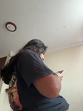 Snapshot of moncerrat_luna chatting on 10-20-25, 07:36 moncerrat luna online show from 10-20-25, 07:36