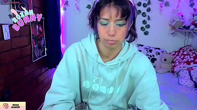 Roxanbunny1 online show from 04-21-26, 01:50
