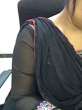 Rose Olivia online show from 02-12-26, 03:51