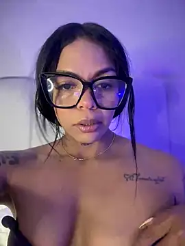 Snapshot of Charly_ chatting on 10-15-25, 05:18 Charly online show from 10-15-25, 05:18