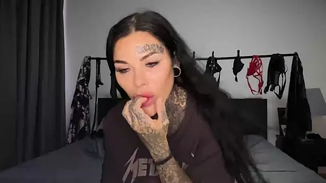 claudiacvc95 online show from 10-17-25, 03:10