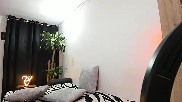 Lia-y-felipe online show from 07-30-26, 11:48