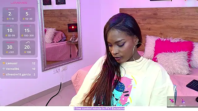 Snapshot of KAROL-SCOTT chatting on 03-08-25, 02:45 KAROL-SCOTT online show from 03-08-25, 02:45