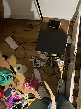 Snapshot of la_chiennete chatting on 10-20-25, 08:31 la chiennete online show from 10-20-25, 08:31