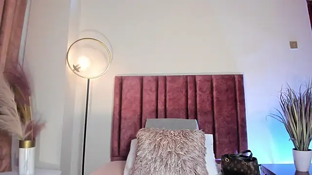 NoraDasilva online show from 01-06-26, 12:36