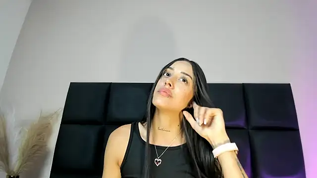 NoraDasilva online show from 02-05-26, 12:37