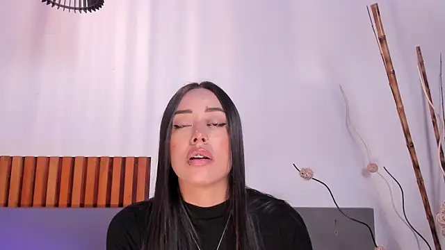 NoraDasilva online show from 03-31-26, 01:07