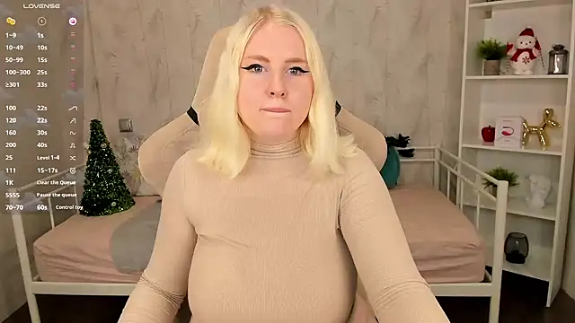 Snapshot of art_lovee chatting on 12-13-24, 07:47 art lovee online show from 12-13-24, 07:47