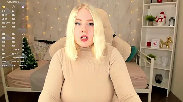 Snapshot of art_lovee chatting on 12-22-24, 07:44 art lovee online show from 12-22-24, 07:44