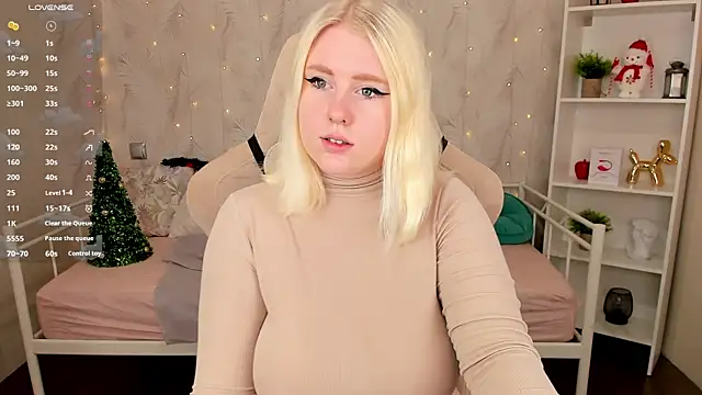 Snapshot of art_lovee chatting on 12-23-24, 04:33 art lovee online show from 12-23-24, 04:33