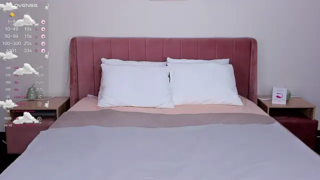 Snapshot of art_lovee chatting on 01-17-25, 08:34 art lovee online show from 01-17-25, 08:34