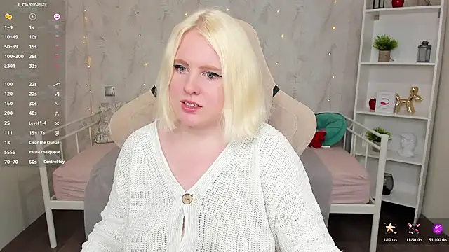 Snapshot of art_lovee chatting on 01-23-25, 07:43 art lovee online show from 01-23-25, 07:43