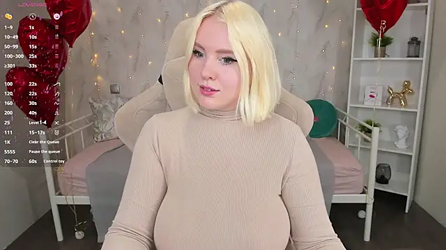 Snapshot of art_lovee chatting on 02-17-25, 07:47 art lovee online show from 02-17-25, 07:47