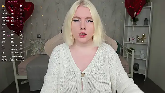 Snapshot of art_lovee chatting on 02-19-25, 01:08 art lovee online show from 02-19-25, 01:08