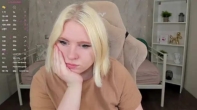 Snapshot of art_lovee chatting on 02-25-25, 08:36 art lovee online show from 02-25-25, 08:36