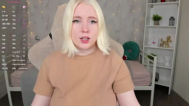 Snapshot of art_lovee chatting on 02-26-25, 11:41 art lovee online show from 02-26-25, 11:41