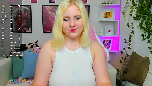 Snapshot of art_lovee chatting on 09-11-25, 01:06 art lovee online show from 09-11-25, 01:06